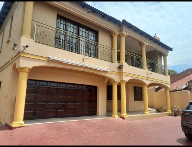 6 BEDROOM HOUSE FOR SALE IN SAFARI GARDENS
